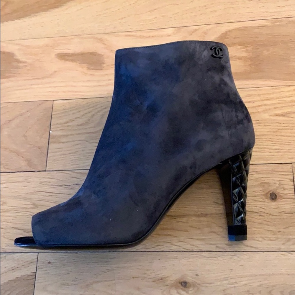 Authentic CHANEL Dark Grey Suede Booties sz 8 - Picture 2 of 4